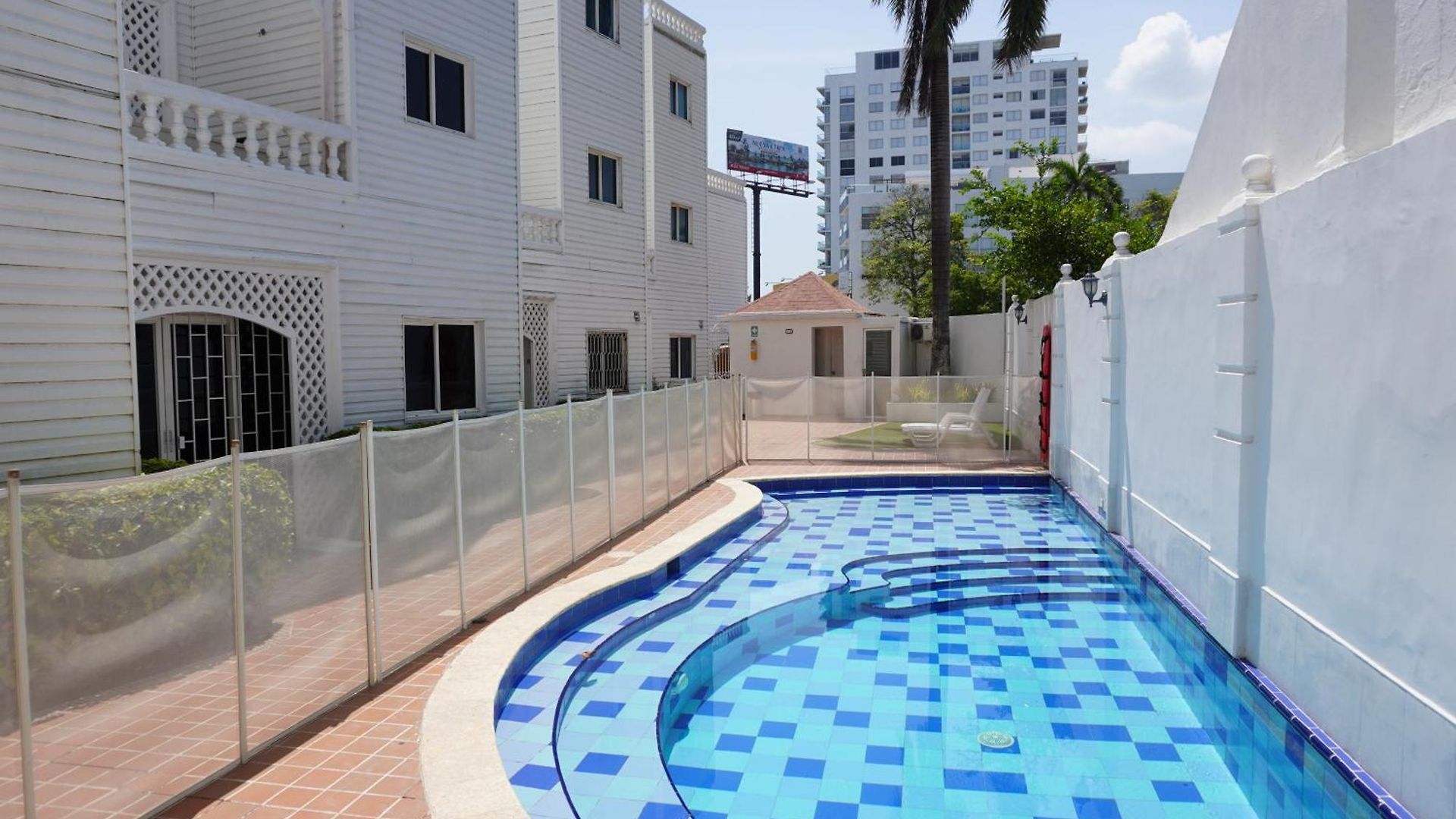 Luxury Beachfront Private Pool & Terrace *