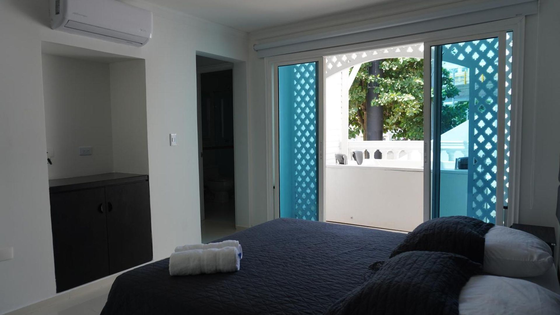 Luxury Beachfront Private Pool & Terrace