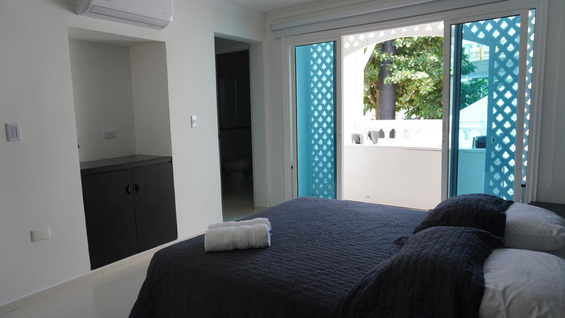 Luxury Beachfront Private Pool & Terrace