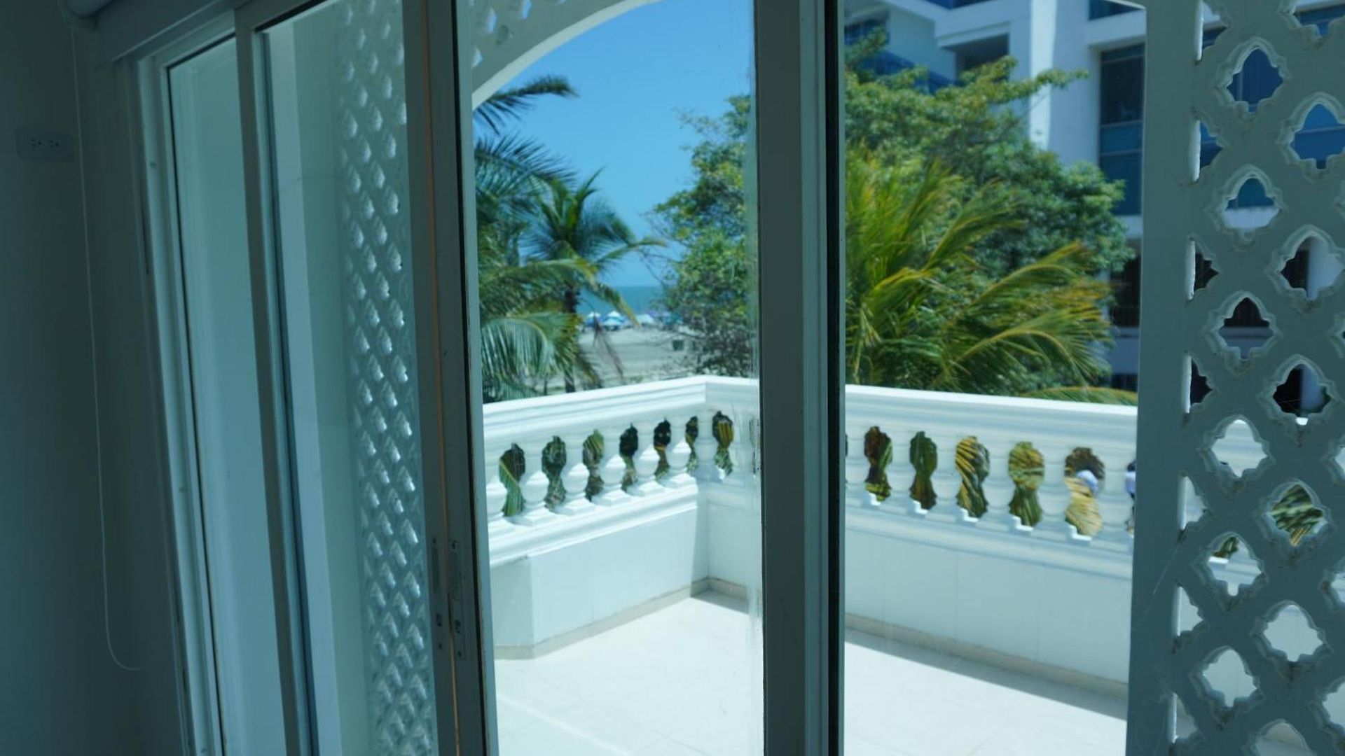 Luxury Beachfront Private Pool & Terrace