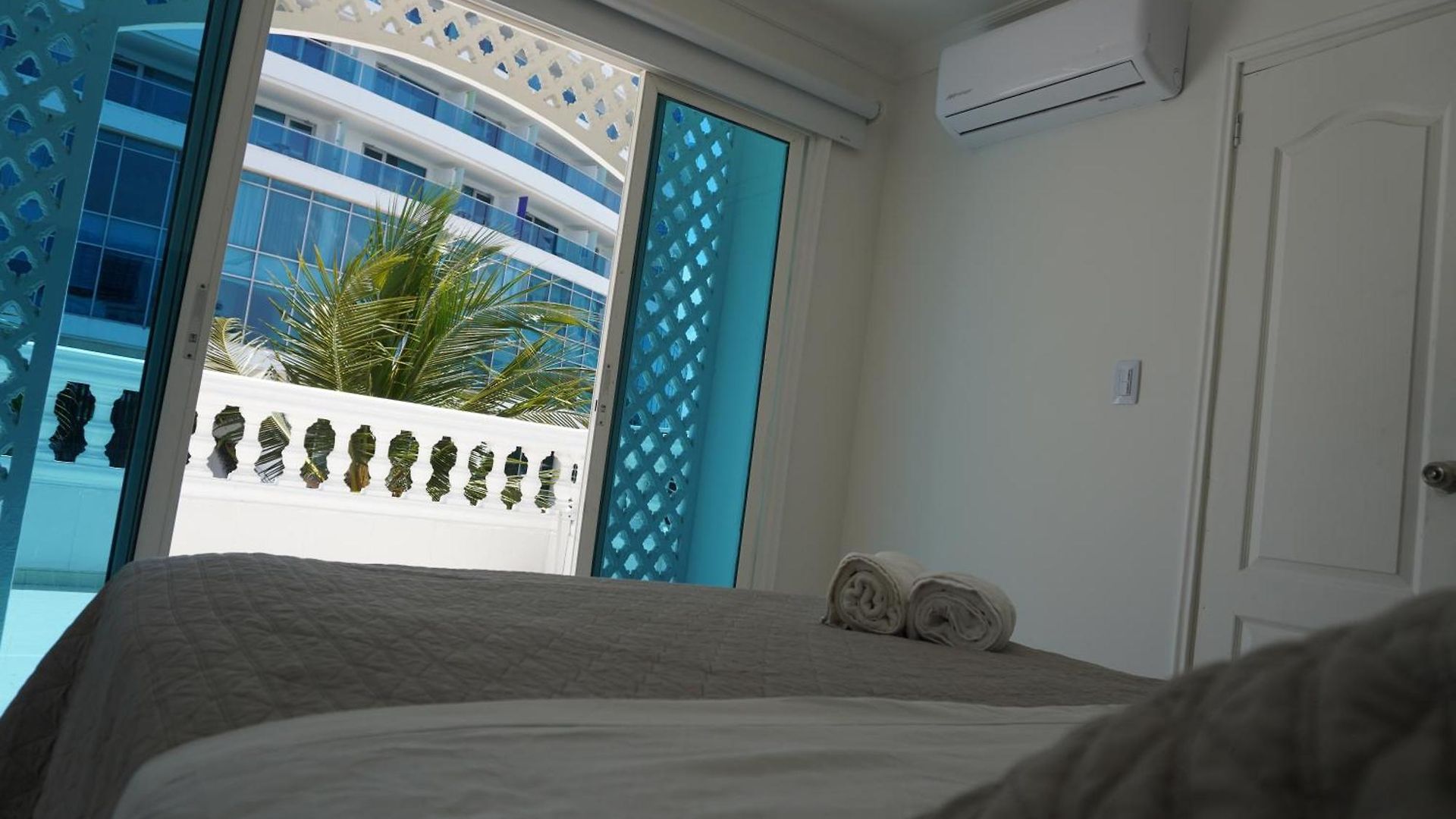 Villa Luxury Beachfront Private Pool & Terrace *